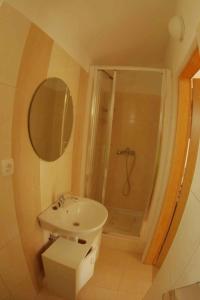 Fotografie z fotogalerie ubytování Two-Bedroom Apartment in Razanac III v destinaci Ražanac