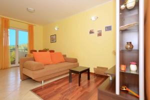 Posezení v ubytování Two-Bedroom Apartment in Slatine II