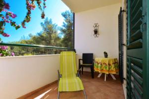 Balkón nebo terasa v ubytování Two-Bedroom Apartment in Slatine II