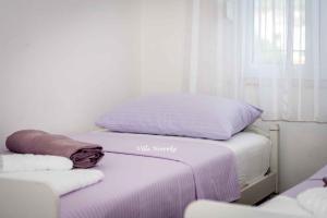 Postel nebo postele na pokoji v ubytování Apartment Rogoznica - Sibenik Riviera 7187
