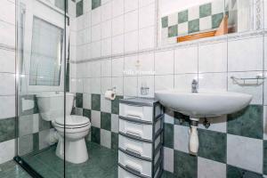 Koupelna v ubytování Apartment Rogoznica - Sibenik Riviera 7187