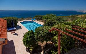 Bazén v ubytování Holiday home in Podstrana 7300 nebo v jeho okolí