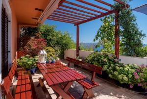 Zahrada ubytování Holiday home in Podstrana 7300