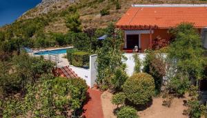 Bazén v ubytování Holiday home in Podstrana 7300 nebo v jeho okolí
