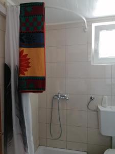 een badkamer met een douche, een handdoek en een toilet bij One-Bedroom Apartment in Baric Draga II in Barić Draga
