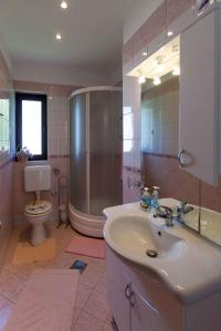 Et badeværelse på Apartment in Jadranovo 13934