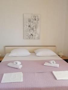 Posteľ alebo postele v izbe v ubytovaní Two-Bedroom Apartment in Baric Draga I + 28 fotografií
