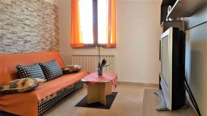 Televízia a/alebo spoločenská miestnosť v ubytovaní Rovinj Two-Bedroom Apartment 1
