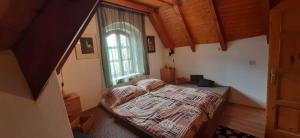 Posteľ alebo postele v izbe v ubytovaní Holiday home Szentantalfa/Balaton 20230