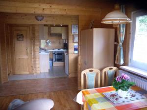Ett kök eller pentry på Holiday home in Zinnowitz (Seebad) 3242