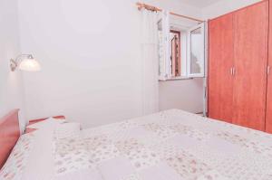 Ein Bett oder Betten in einem Zimmer der Unterkunft Apartments in Mali Losinj 14985