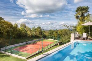 Bazén v ubytování Holiday home in Kapelica - Istrien 8846 nebo v jeho okolí
