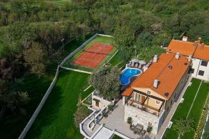 Bazén v ubytování Holiday home in Kapelica - Istrien 8846 nebo v jeho okolí