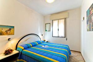 Ένα ή περισσότερα κρεβάτια σε δωμάτιο στο Apartments in Bibione 24434