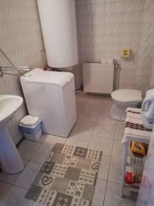 Photo de la galerie de l'établissement Holiday home Balatonalmadi - Balaton 17934, à Balatonalmádi