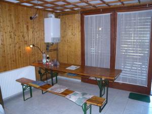 Photo de la galerie de l'établissement Holiday home Balatonalmadi - Balaton 17934, à Balatonalmádi