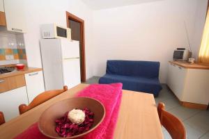 Kuchyň nebo kuchyňský kout v ubytování Apartments in Rosolina Mare 24858