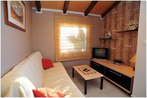 TV a/nebo společenská místnost v ubytování One-Bedroom Apartment in Sukosan I