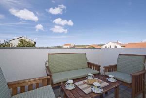 Posezení v ubytování One-Bedroom Apartment in Sukosan I