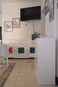 TV a/nebo společenská místnost v ubytování Two-Bedroom Apartment in Selce III