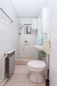 Ένα μπάνιο στο Mali Losinj Apartment 8