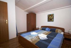 A bed or beds in a room at Medulin Apartment 15