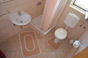 Ένα μπάνιο στο Apartment Palit 1 +6 φωτογραφίες