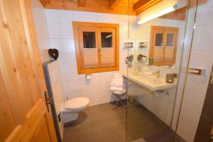 Ein Badezimmer in der Unterkunft Holiday home in Kaltenbach/Zillertal 874