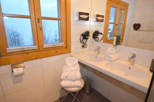 Ein Badezimmer in der Unterkunft Holiday home in Kaltenbach/Zillertal 874