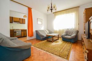 Fotografie z fotogalerie ubytování Two-Bedroom Apartment in Pula IX v destinaci Veruda