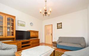 Fotografie z fotogalerie ubytování Two-Bedroom Apartment in Pula IX v destinaci Veruda