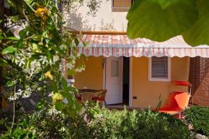 Vonkajšia záhrada v ubytovaní Studio Apartment in Vrsar I