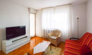 TV a/nebo společenská místnost v ubytování Apartment Pula 45