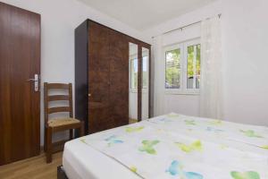 Postel nebo postele na pokoji v ubytování Apartment Slatine 6