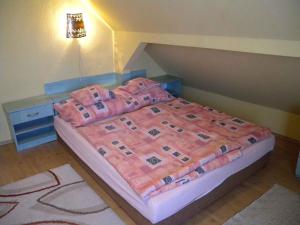 Apartment in Siofok/Balaton 19956にあるベッド