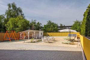 Bazén v ubytovaní Holiday home in Balatonmariafürdo 19492 alebo v jeho blízkosti