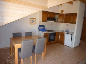 Kuchyň nebo kuchyňský kout v ubytování Apartment Novigrad, Istria 12