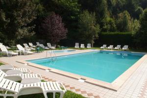 Swimmingpoolen hos eller tæt på Apartment Pieve di Ledro 3