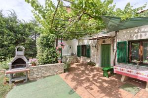 Fotografie z fotogalerie ubytování Holiday home in Marcana/Istrien 9970 v destinaci Marčana