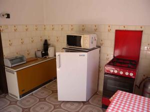 Holiday home in Zanka/Balaton 19618にあるキッチンまたは簡易キッチン
