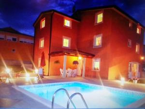 Bazén v ubytovaní Apartment Kastel 22 alebo v jeho blízkosti