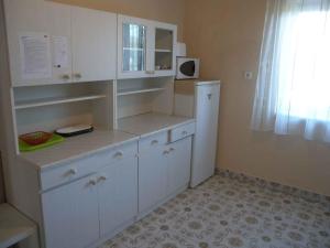 Apartment Balatonmariafurdo 11にあるキッチンまたは簡易キッチン