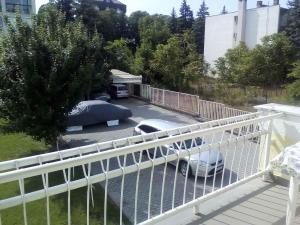 Utsikt mot bassenget på Apartment in Keszthely/Balaton 19005 eller i nærheten