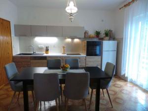 Kuchyň nebo kuchyňský kout v ubytování Apartment Lovran 15546