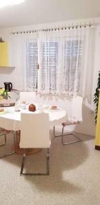 Fotografie z fotogalerie ubytování Apartment in Ika 15099 v destinaci Opric