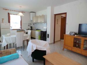 Nhà bếp/bếp nhỏ tại Holiday home in Medulin/Istrien 8949