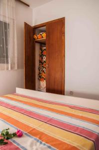 Postel nebo postele na pokoji v ubytování Apartment in Pucisca - Insel Brac 5972