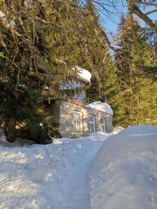 una casa en la nieve con un montón de nieve en Holiday home in Harrachov 2311, en Harrachov
