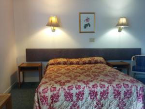 Tempat tidur dalam kamar di The Bridgewater Hotel
