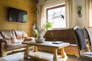 TV a/nebo společenská místnost v ubytování Hotel-Pension-Waldblick Garni